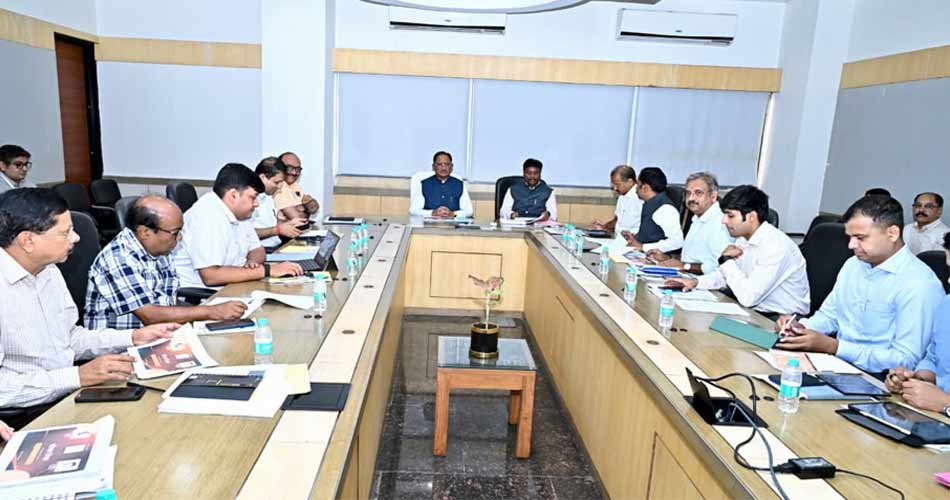 रायपुर : सड़क दुर्घटनाओं को न्यूनतम करने मिशन मोड में करें काम : मुख्यमंत्री श्री विष्णु देव साय