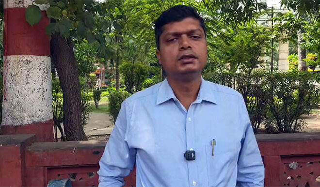 छत्री चौक स्थित शाही मस्जिद का हिस्सा समुदाय द्वारा स्वत: हटाया जा रहा है – कलेक्टर रोशन सिंह