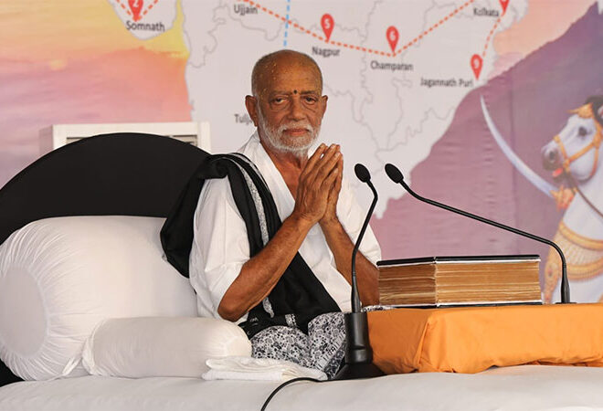 भारत स्वस्तिक यात्रा का झाँसी पड़ाव: मोरारी बापू ने कहा, स्वस्तिक का केंद्र बिंदु परब्रह्म परमात्मा हैं, जिनका नाम राम है