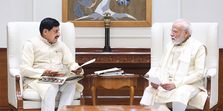 मुख्यमंत्री डॉ. मोहन यादव ने प्रधानमंत्री श्री नरेन्द्र मोदी से की आत्मीय भेंट