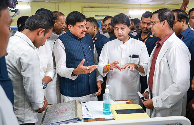 ग्वालियर हादसा: सीएम डॉ. मोहन यादव ने की घायलों से मुलाकात, फ्री इलाज और देखभाल के दिए निर्देश