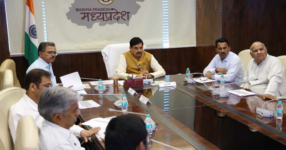 सामान्य से कम वर्षा वाले जिलों में जल प्रबंधन पर विशेष ध्यान दें : मुख्यमंत्री डॉ. यादव