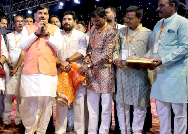 मुख्यमंत्री डॉ. यादव ने उज्जैन के विभिन्न गरबा आयोजनों में सहभागिता की