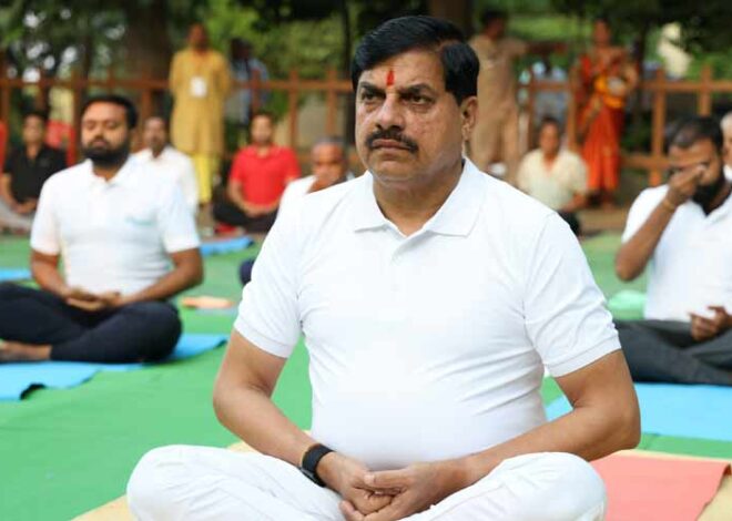 मुख्यमंत्री डॉ. मोहन यादव ने जामली (सेंधवा) के गायत्री धाम में किया योगाभ्यास