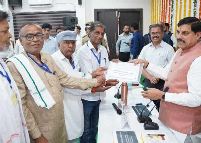 मुख्यमंत्री डॉ. यादव ने ग्रामीणों को वितरित किये रजिस्ट्री प्रमाण-पत्र